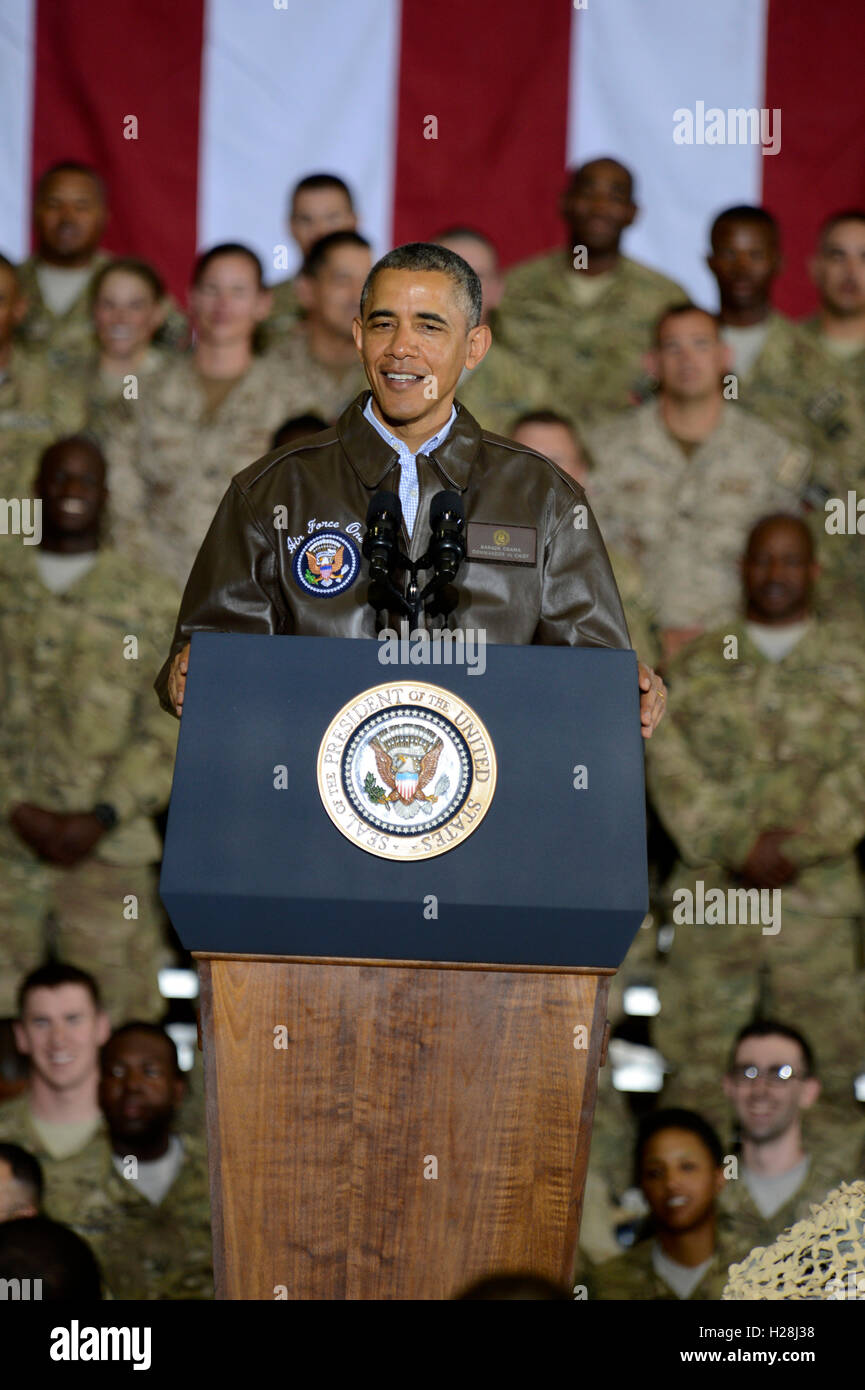 US-Präsident Barack Obama spricht mit Truppen während einer unangekündigten Besuch in Bagram Air Field 25. Mai 2014 in Afghanistan. Stockfoto