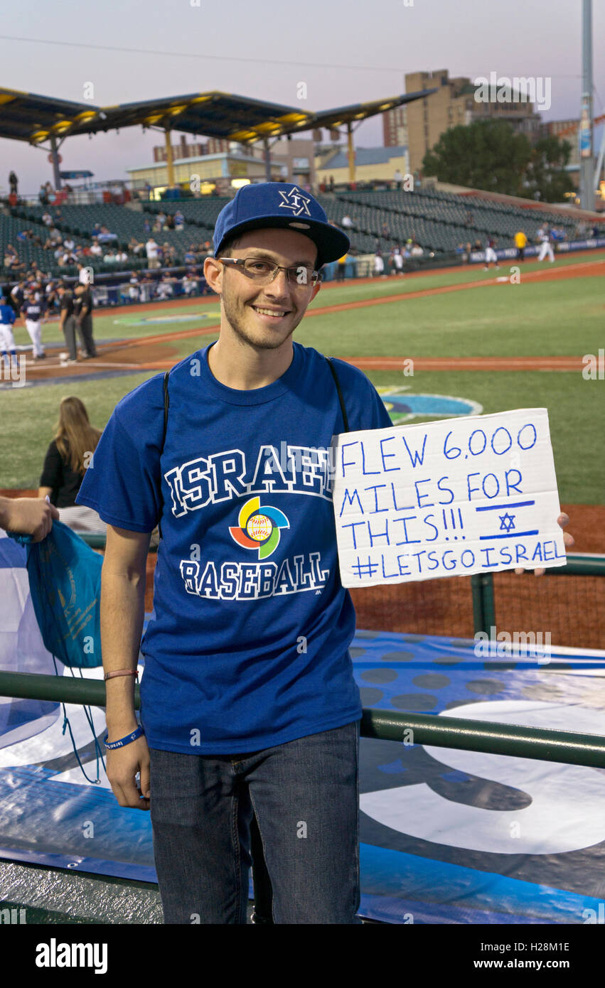 Ein extremer Baseballfan, der 6.000 Meilen von Israel nach New York City reiste, um das israelische Team beim World Baseball Classicextreme Fan, Bational PR, zu sehen Stockfoto Ein extremer Baseballfan, der 6.000 Meilen von Israel nach New York City reiste, um das israelische Team beim World Baseball Classicextreme Fan, Bational PR, zu sehen Stockfoto