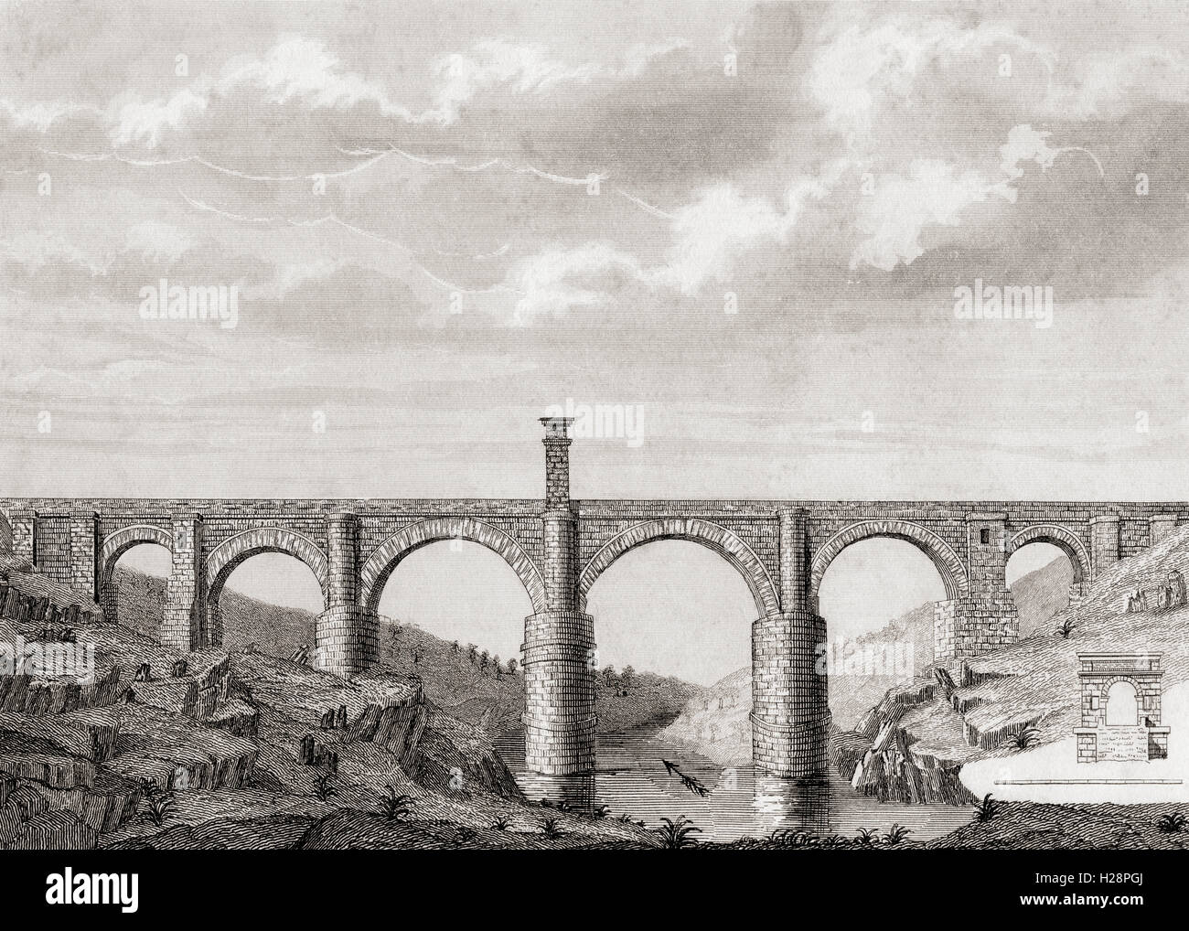 Die Alcántara Brücke, aka Trajans Brücke von Alcantara, Spanien.  2. Jahrhundert römische Stein Bogen Brücke über den Tejo bei Alcántara, Spanien. Stockfoto