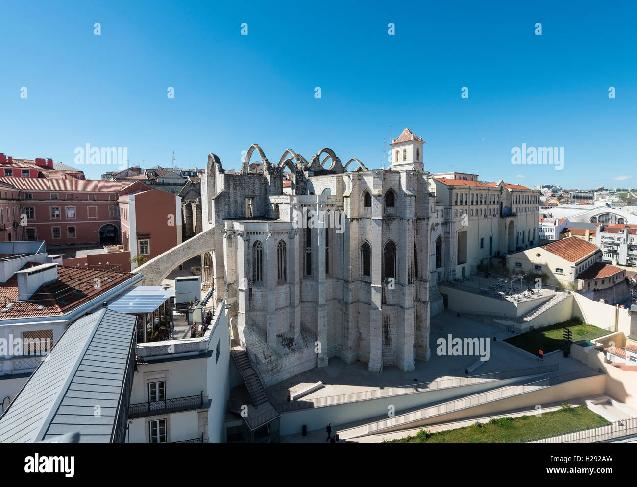 Zerstörte Kirche, Ruinen der Igreja do Carmo, Convento Da Ordem do Carmo, Chiado, Lissabon, Portugal Stockfoto