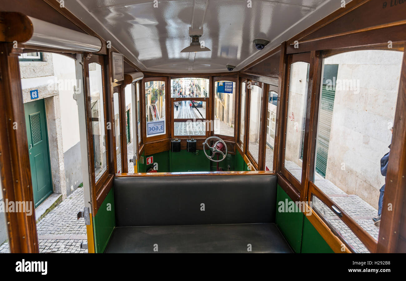 Ascensor da Bica, Bica Standseilbahn, Interieur, Calçada da Bica Pequena, Lissabon, Portugal Stockfoto