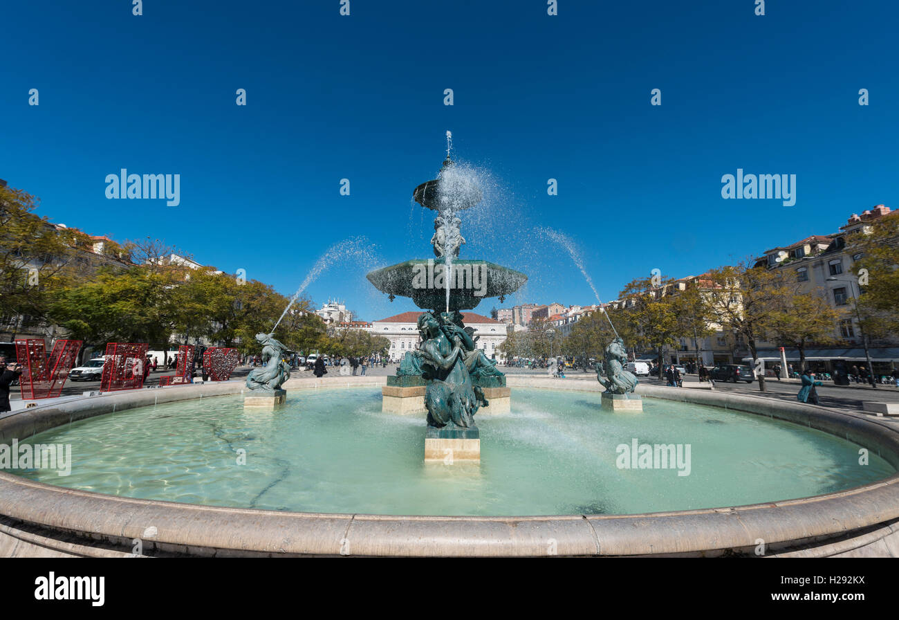 Brunnen, Bronze Brunnen am Rossio Platz, Lissabon, Portugal Stockfoto