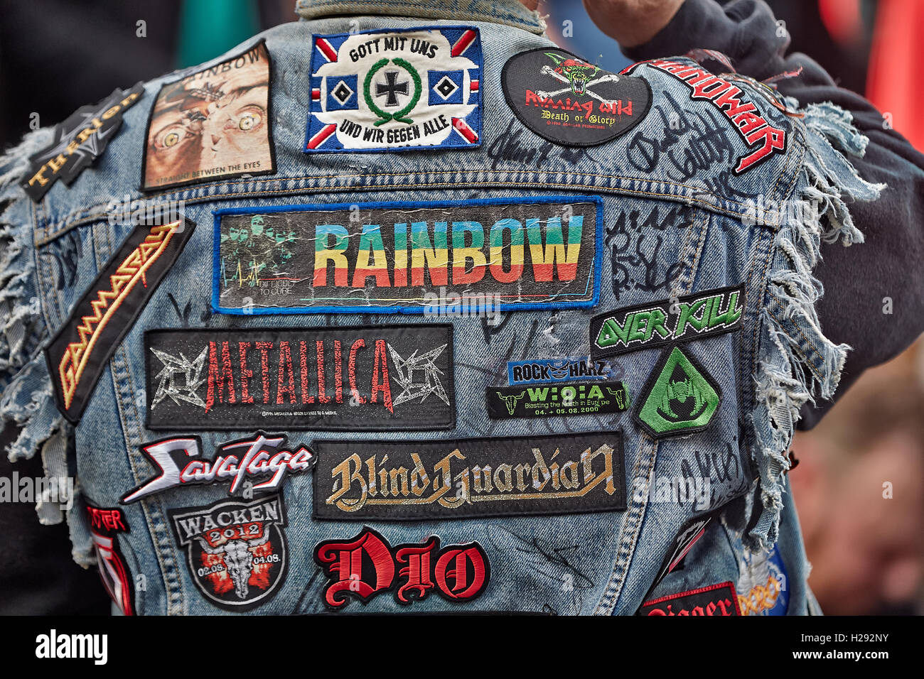Besucher mit Patches auf Jacke, Rückansicht, Monsters of Rock, Hard Rock Festival, Sankt Goarshausen, Rheinland-Pfalz Stockfoto