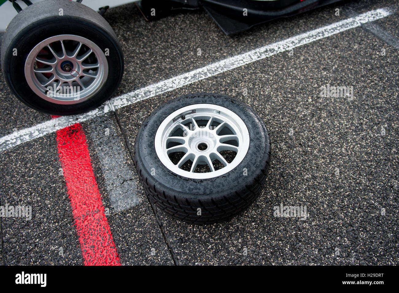 Reifen Montiert Stockfotos und -bilder Kaufen - Alamy