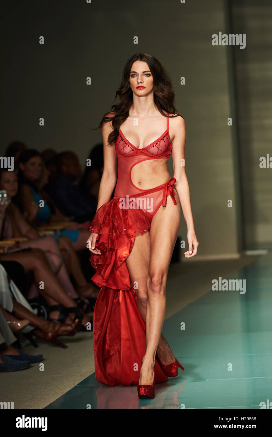 Miami, South Beach, USA. Juli 2017. Bilder aus Miami Schwimmen Woche ein jährliches Event, badeanzug Designer über aus der ganzen Welt. Stockfoto