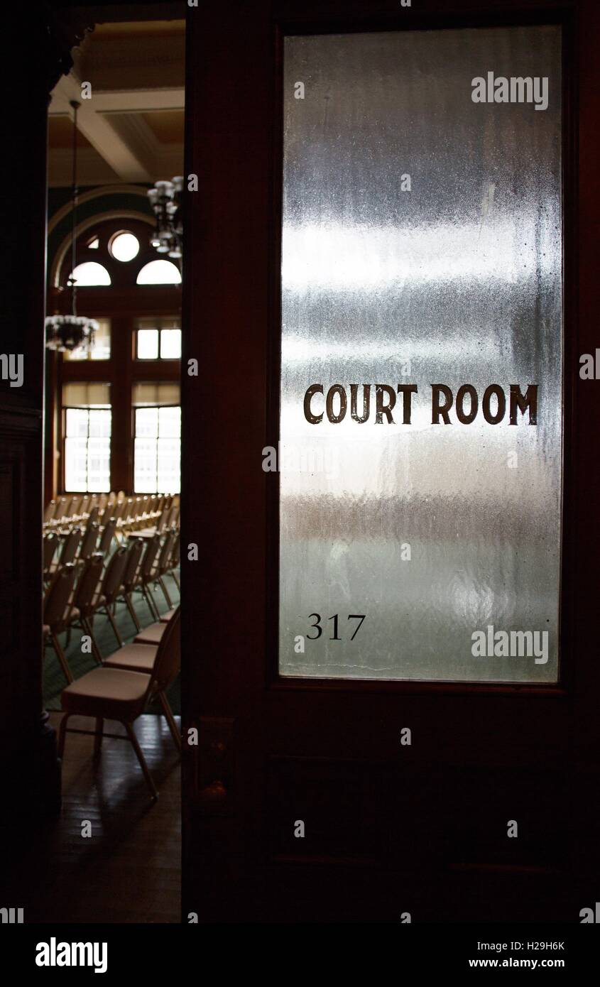 Die Tür von einem alten Hof Zimmer im Landmark Center Gebäude in St. Paul, Minnesota, USA. Stockfoto