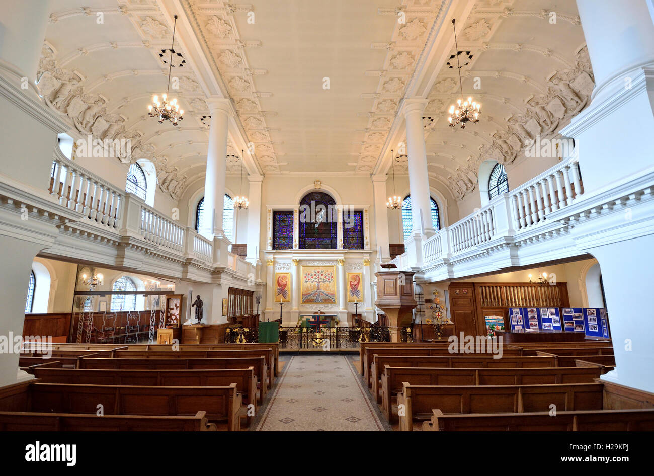 London, England, Vereinigtes Königreich. Kirche von St Botolph ohne Aldgate, Aldgate High Street. Innenraum Stockfoto