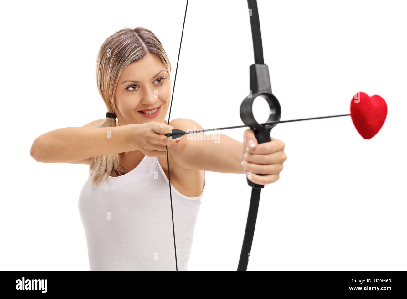 Mädchen mit dem Ziel mit einem Pfeil und Bogen eine Liebe isoliert auf weißem Hintergrund Stockfoto
