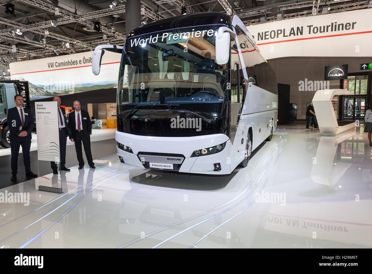 NEOPLAN präsentieren den neuen NEOPLAN Tourliner bus Stockfotografie