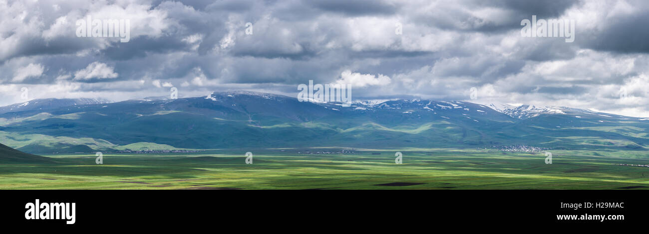 Panoramablick über Aragats Berg in Armenien Stockfoto