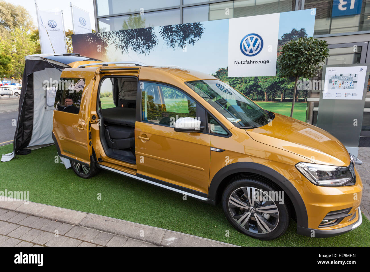 Neue Volkswagen Caddy Strand camping van Stockfotografie Alamy