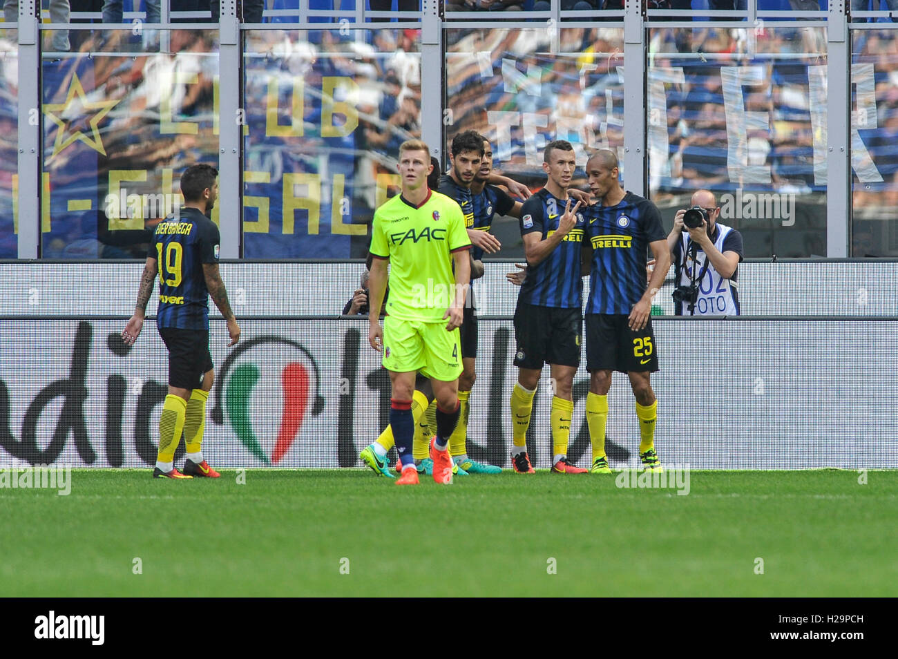 25.09.2016 San Siro-Stadion, Mailand, Ivan Perisic von Inter feiert sein erste Tor der Teams für 1: 1 in der 37. Minute in Italien. Italienische Serie A Fußball-Liga. Inter gegen Bologna. Stockfoto