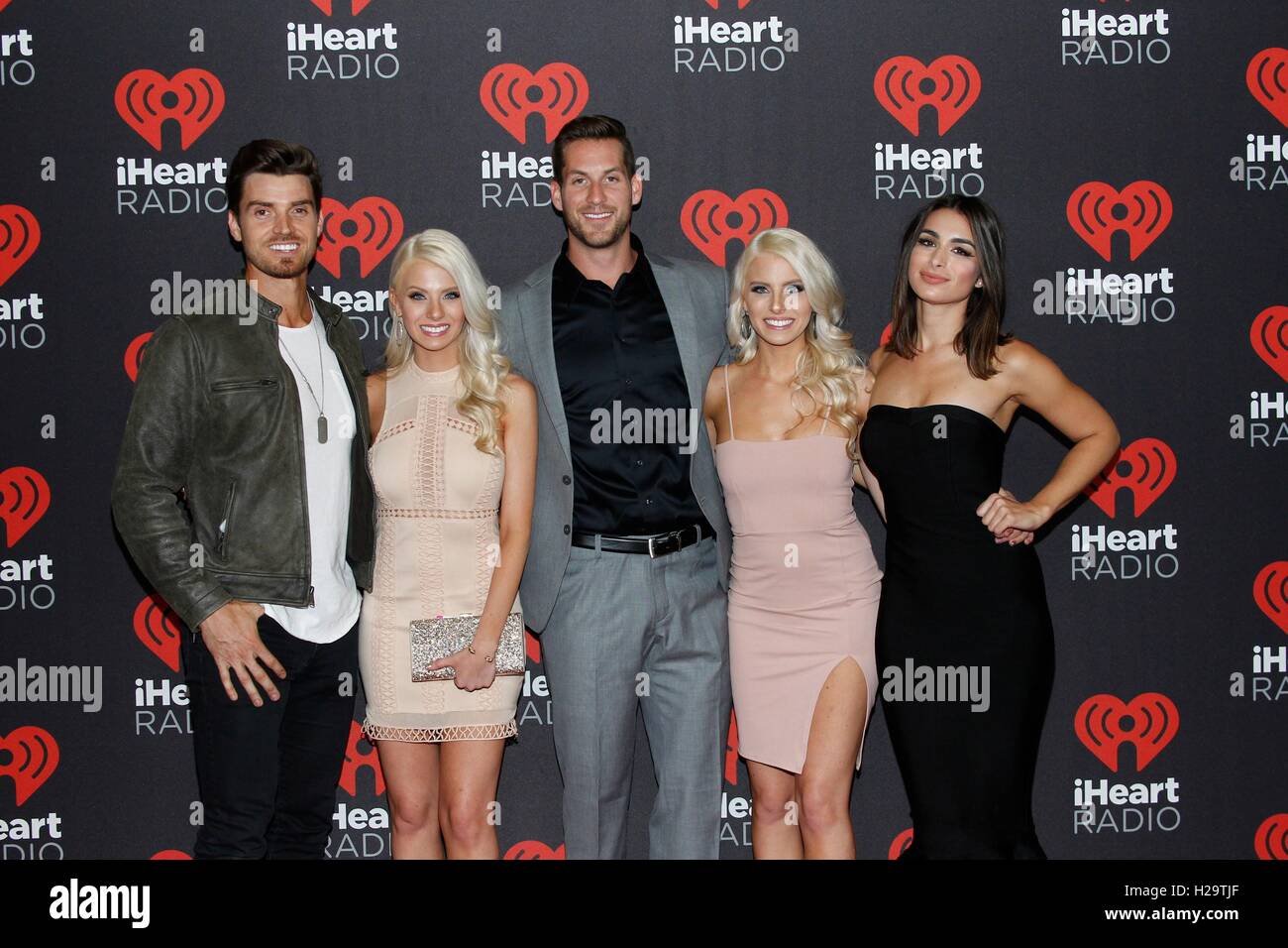 Las Vegas, NV, USA. 23. Sep, 2016. Luke Pell, Haley Ferguson, Chase McNary, Emily Ferguson und Ashley Iaconetti in Anwesenheit für 2016 iHeartRadio Music Festival - fr 2, T-Mobile Arena, Las Vegas, NV 23. September 2016. © James Atoa/Everett Collection/Alamy Live-Nachrichten Stockfoto