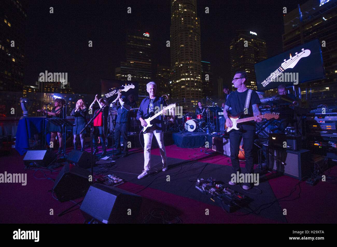 Los Angeles, Kalifornien, USA. 25. September 2016. Don Felder von The Eagles führt auf das Konzert in ganz Amerika zu Ende Waffengewalt wohl im The Standard Downtown Hotel. 25. September 2016. Bildnachweis: Jerome Brunet/ZUMA Draht/Alamy Live-Nachrichten Stockfoto