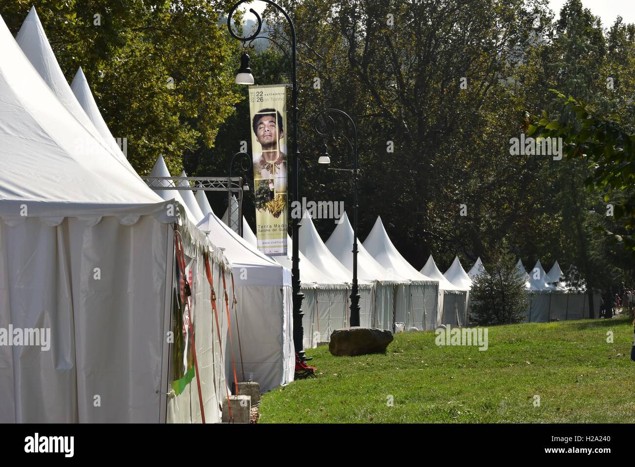 Turin, Piemont, Italien. 25. September 2016. Terra Madre Salone del Gusto 2016. Dank Slow Food Köche, Wissenschaftler, Lebensmittelproduzenten, Studenten, Designer, Landwirte und Politiker zusammenarbeiten können gegenüber einem Ernährungssystem wo gibt es gute, saubere und faire Lebensmittel für alle. / Alamy Live News Bildnachweis: Marco Imazio/Alamy Live-Nachrichten Stockfoto