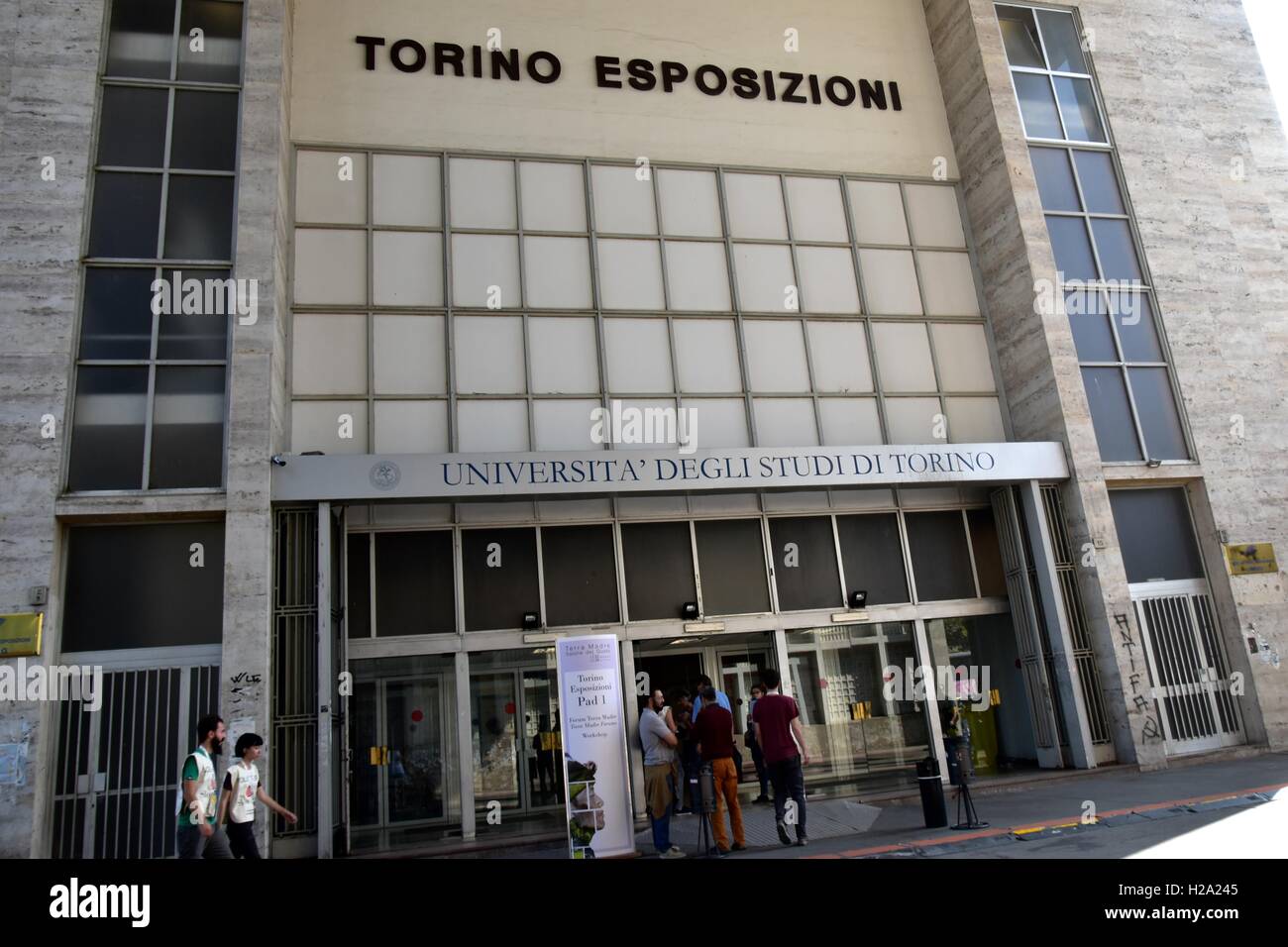 Turin, Piemont, Italien. 25. September 2016. Terra Madre Salone del Gusto 2016. Dank Slow Food Köche, Wissenschaftler, Lebensmittelproduzenten, Studenten, Designer, Landwirte und Politiker zusammenarbeiten können gegenüber einem Ernährungssystem wo gibt es gute, saubere und faire Lebensmittel für alle. / Alamy Live News Bildnachweis: Marco Imazio/Alamy Live-Nachrichten Stockfoto