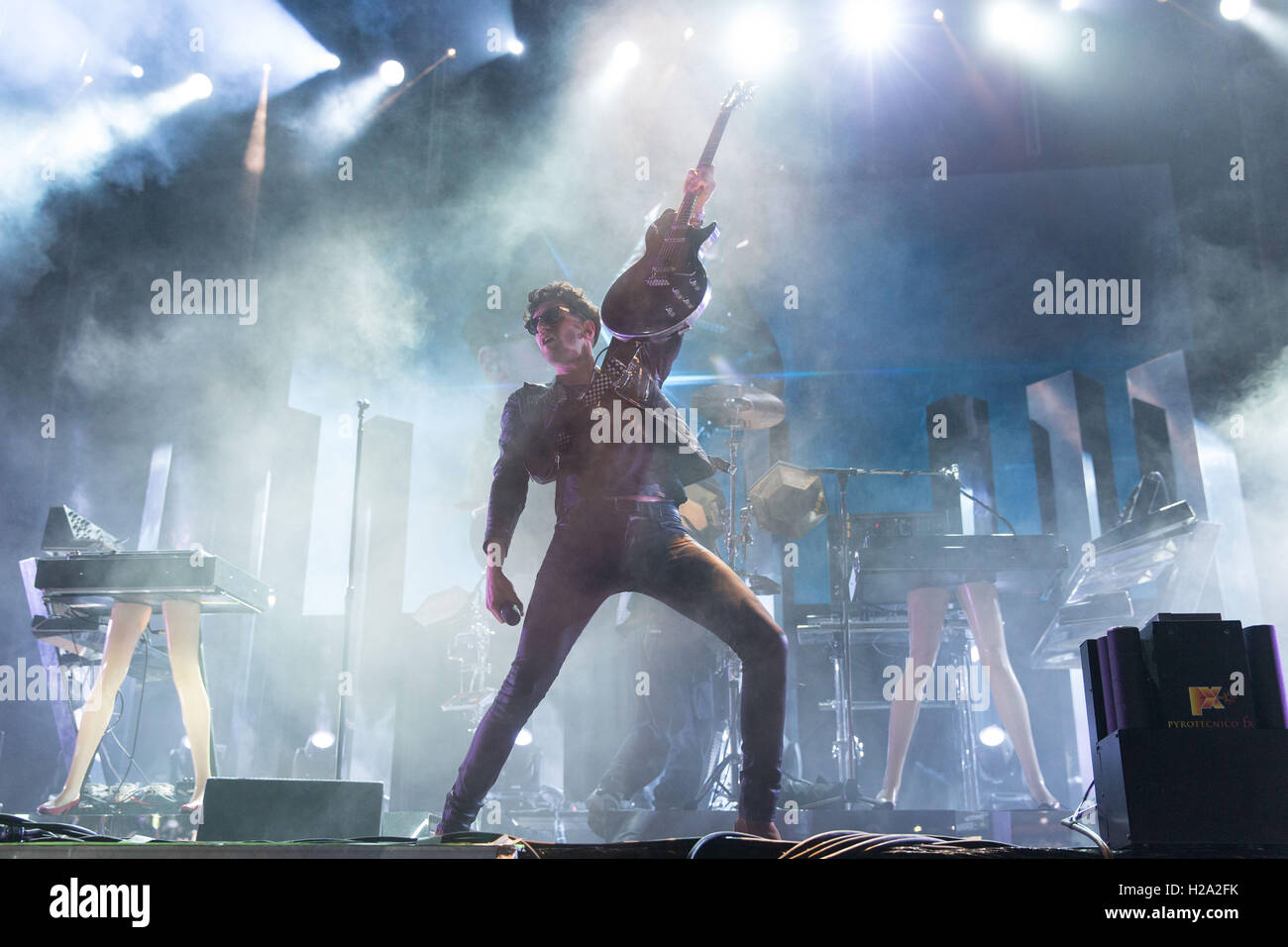 25. September 2016 - Las Vegas, Nevada, USA - DAVE 1 (DAVID MACKLOVITCH) von Chromeo tritt beim Leben ist schön Music Festival in Las Vegas, Nevada (Credit-Bild: © Daniel DeSlover über ZUMA Draht) Stockfoto