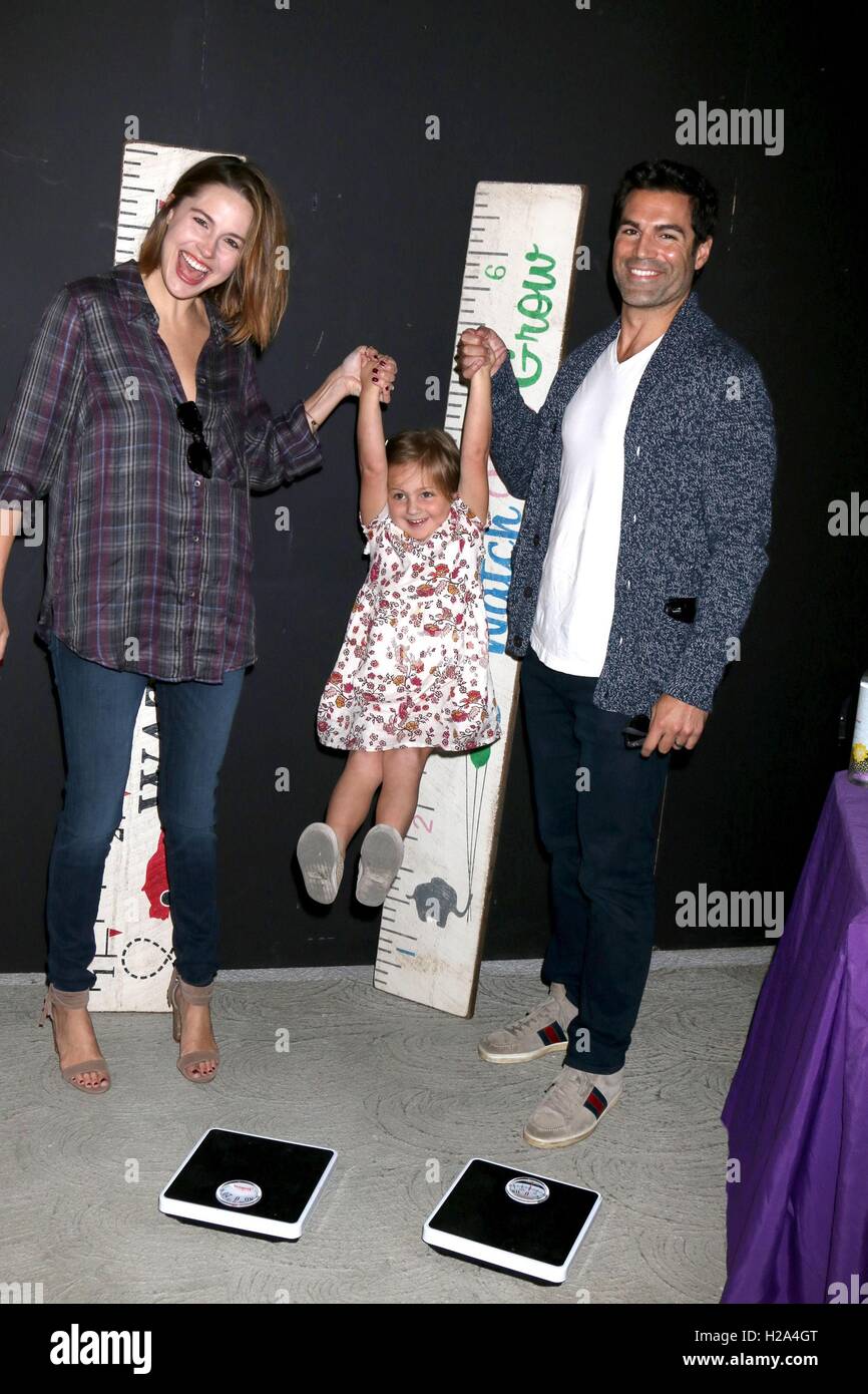 Los Angeles, CA, USA. 24. Sep, 2016. Kaitlin Riley, Riley Grace Vilasuso, Jordi Vilasuso in Anwesenheit der 5. jährlichen Celebrity Red Carpet Sicherheit Veranstaltung, der Kommissär bei Sony Picture Studios, Los Angeles, CA 24. September 2016. © Priscilla Grant/Everett Collection/Alamy Live-Nachrichten Stockfoto