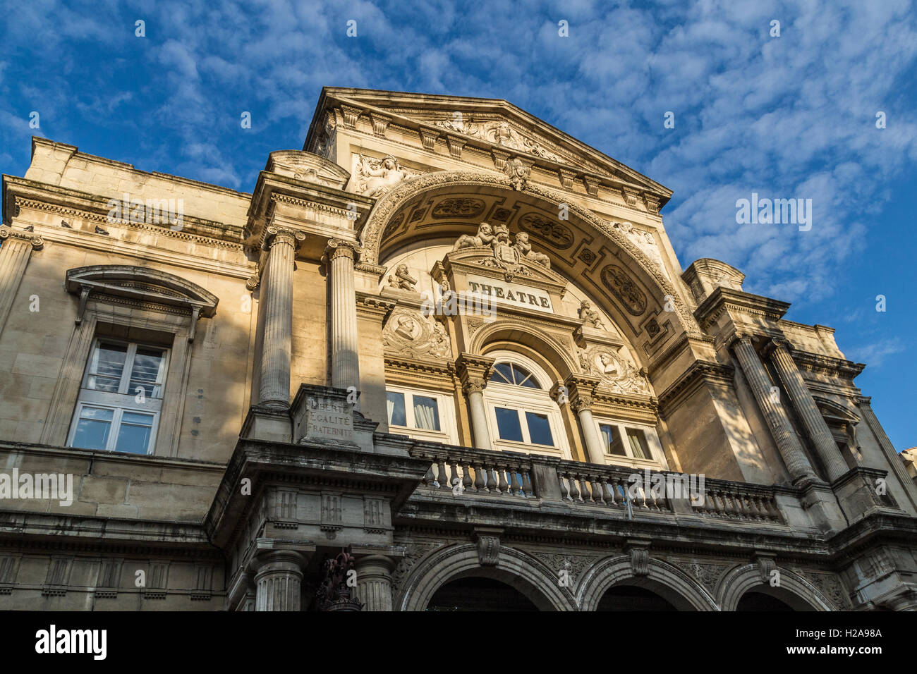 Das Opernhaus von Avignon wurde seit 200 Jahren beschäftigt eine exzellente Lage am Place de l ' Horloge. Stockfoto