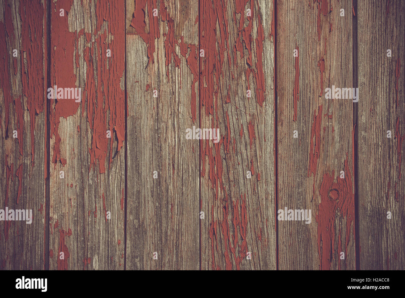 Rote Farbe aus alten Holzdielen läuten Stockfoto