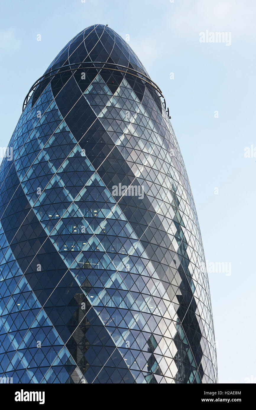 Kultige Glasfassade. Die Gurke, London, Vereinigtes Königreich. Architekt: Foster + Partners, 2004. Stockfoto