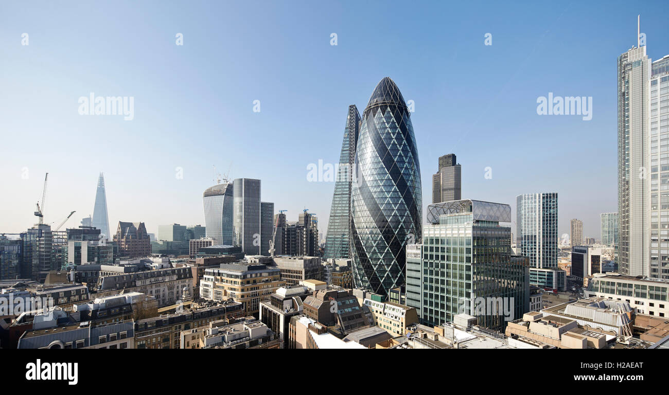 Panoramische Ansicht der Stadt von London mit Skyline. Die Gurke, London, Vereinigtes Königreich. Architekt: Foster + Partners, 2004. Stockfoto