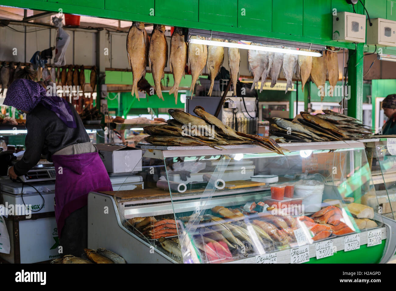 Getrockneter Fisch-Shop, Souk in Almaty, Kasachstan Stockfoto