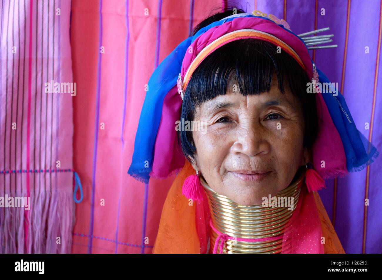 Langhals-Frau - Inle-See - Burma Stockfoto