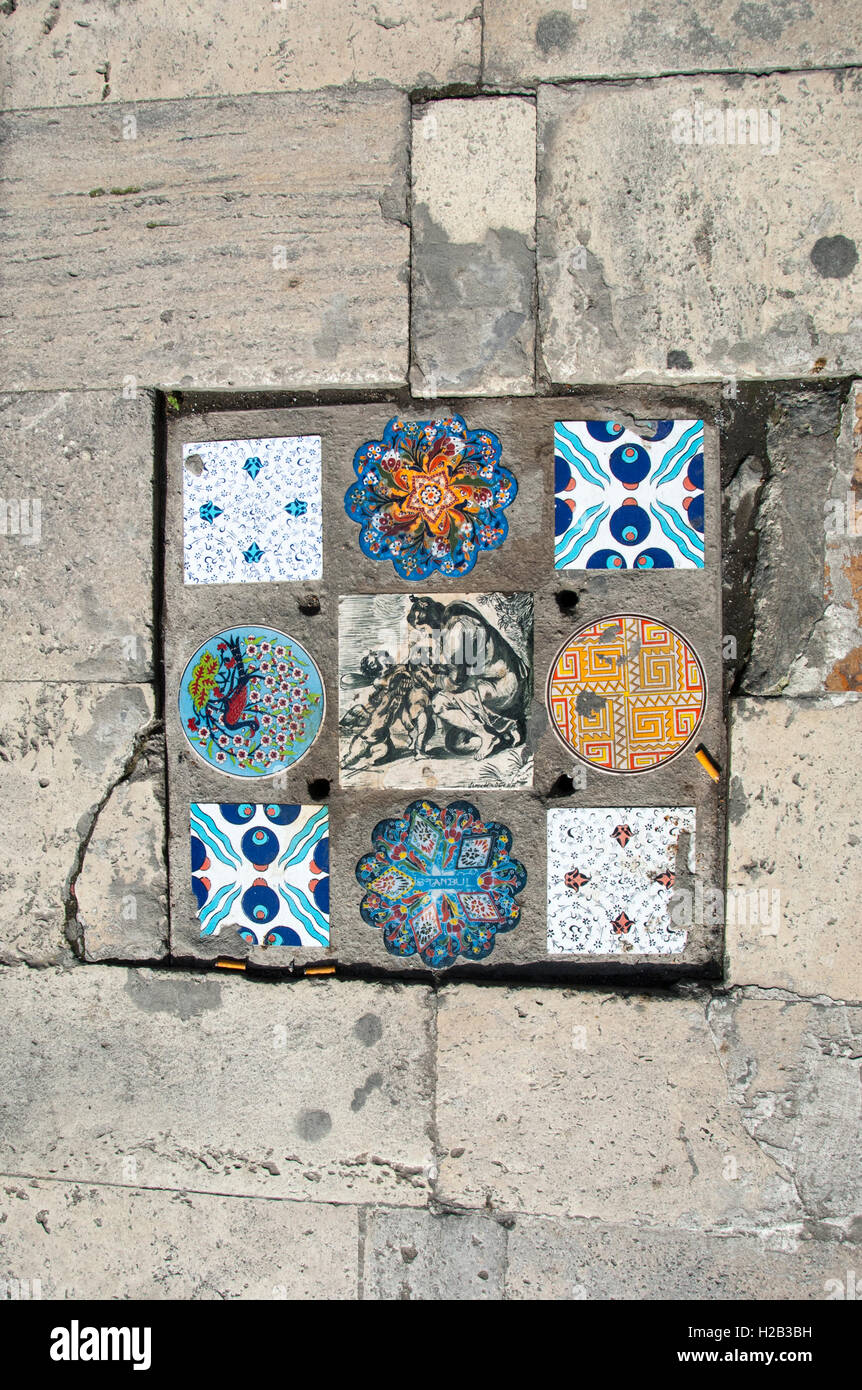 Fliesen auf den Straßen von Istanbul, Türkei Stockfoto