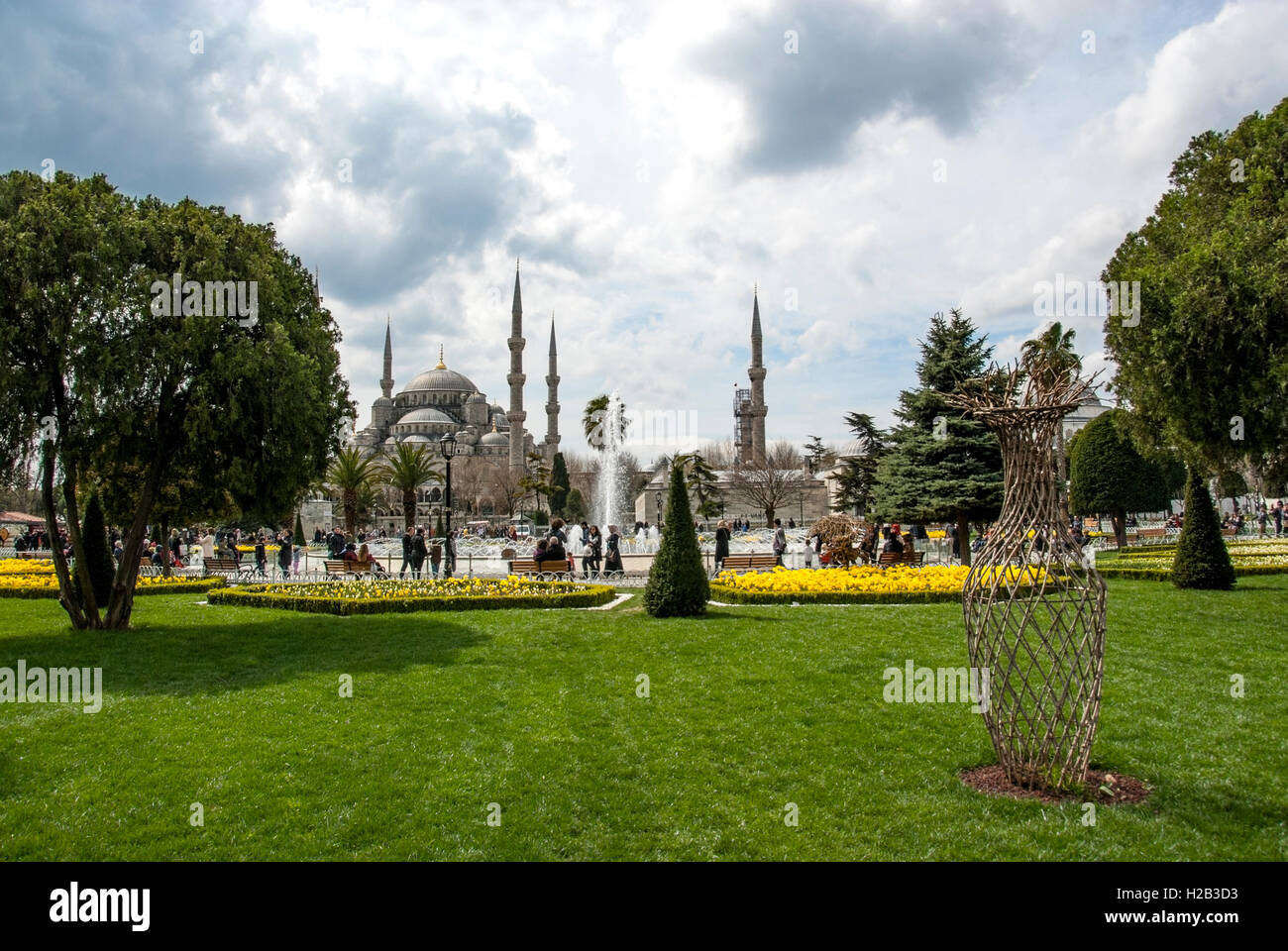 Formale Gärten außerhalb der blauen Moschee, Istanbul, Türkei Stockfoto