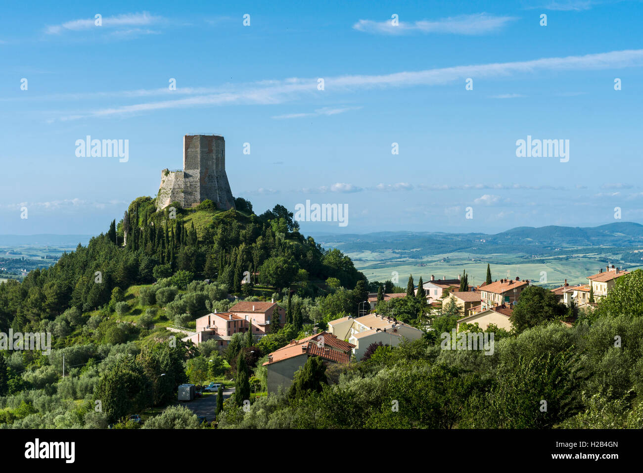 Typische toskanische Landschaft im Val d'Orcia mit der Burg Rocca d'Orcia Rocca di Tentennano, Castiglione d'Orcia, Toskana Stockfoto