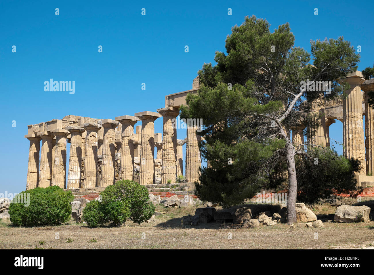 Griechische Antike Tempel E, Archäologischer Park von Selinunt, Selinunte, Sizilien, Italien Stockfoto