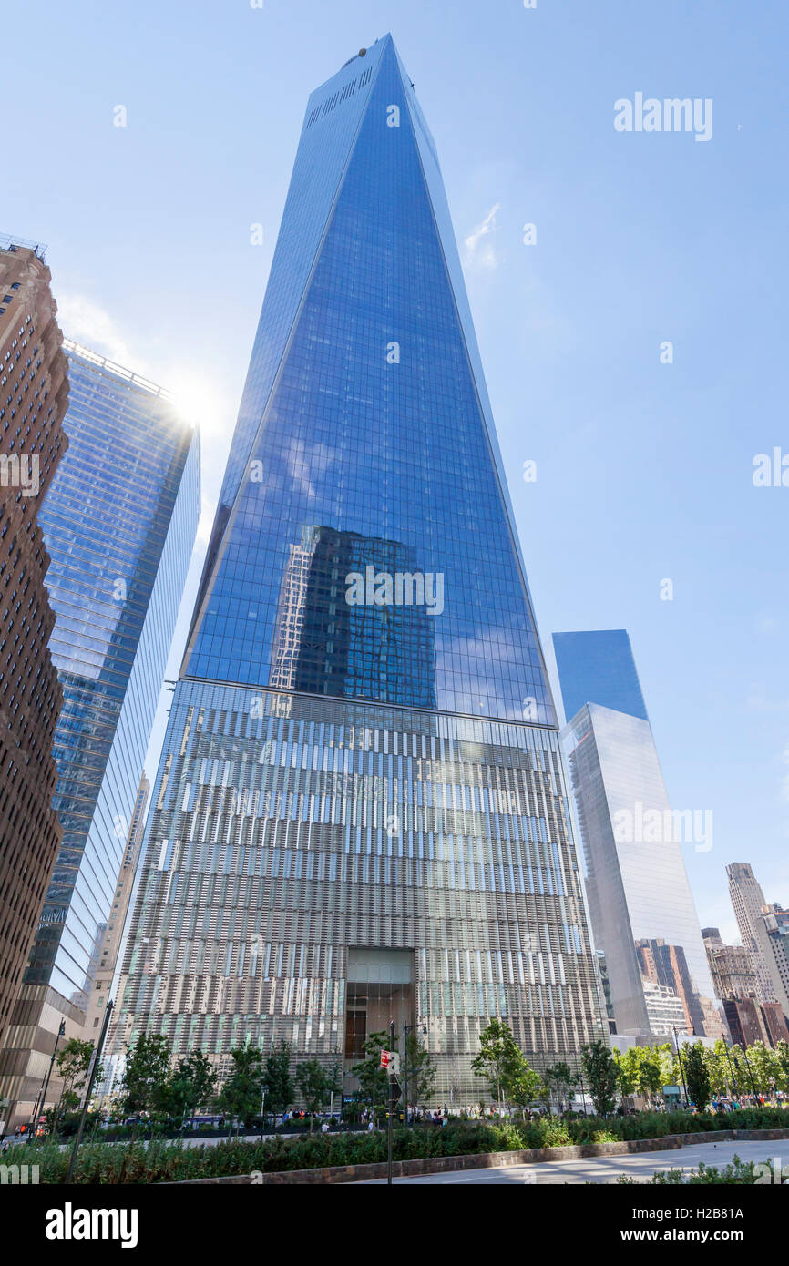 Blick auf den Freedom Tower am Ground Zero, Ecke Vesey / West Street. Stockfoto