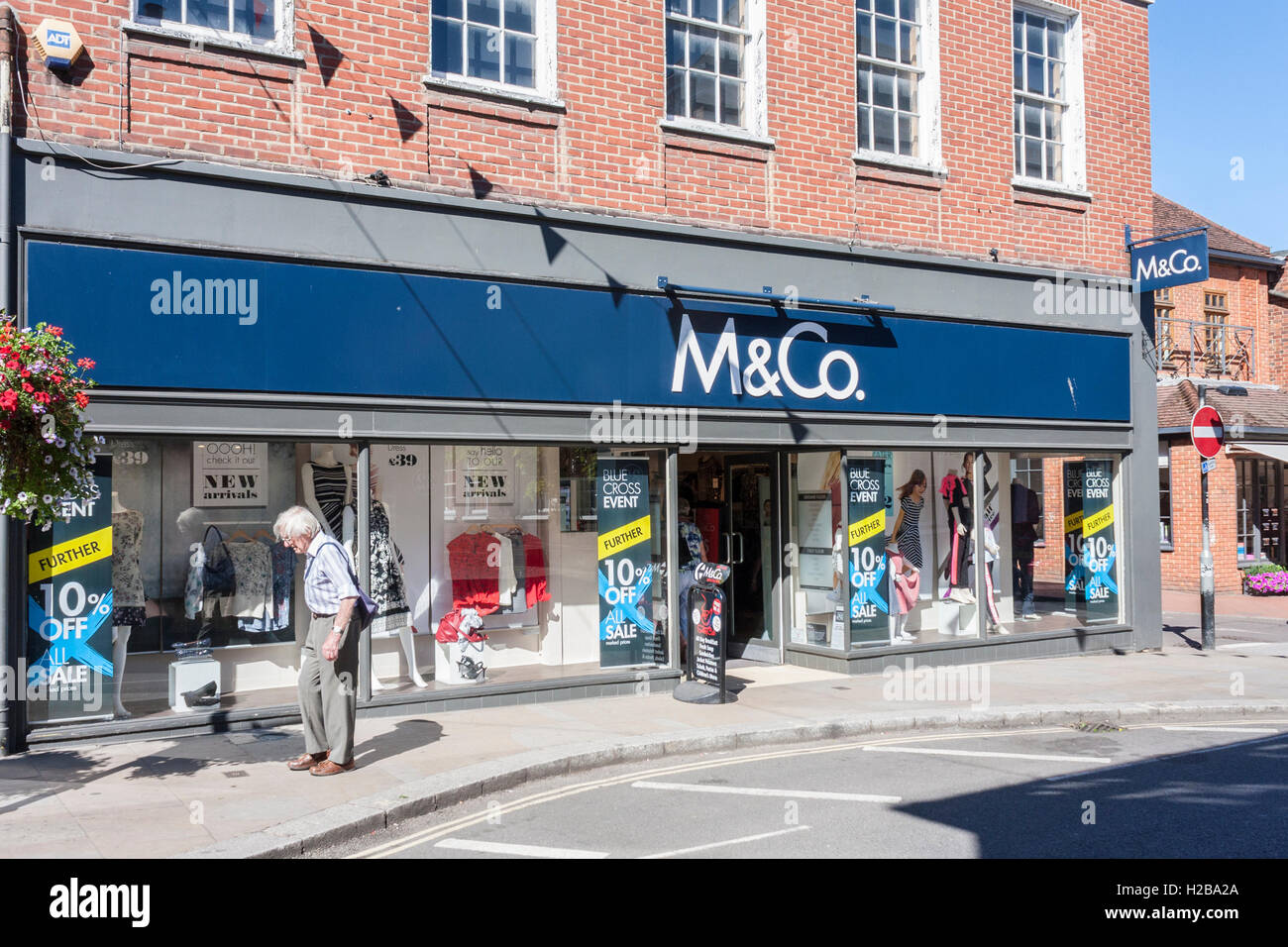 M & Co High Street Mode-Einzelhändler. Henley-on-Thames, Oxfordshire, England, GB, UK. Stockfoto