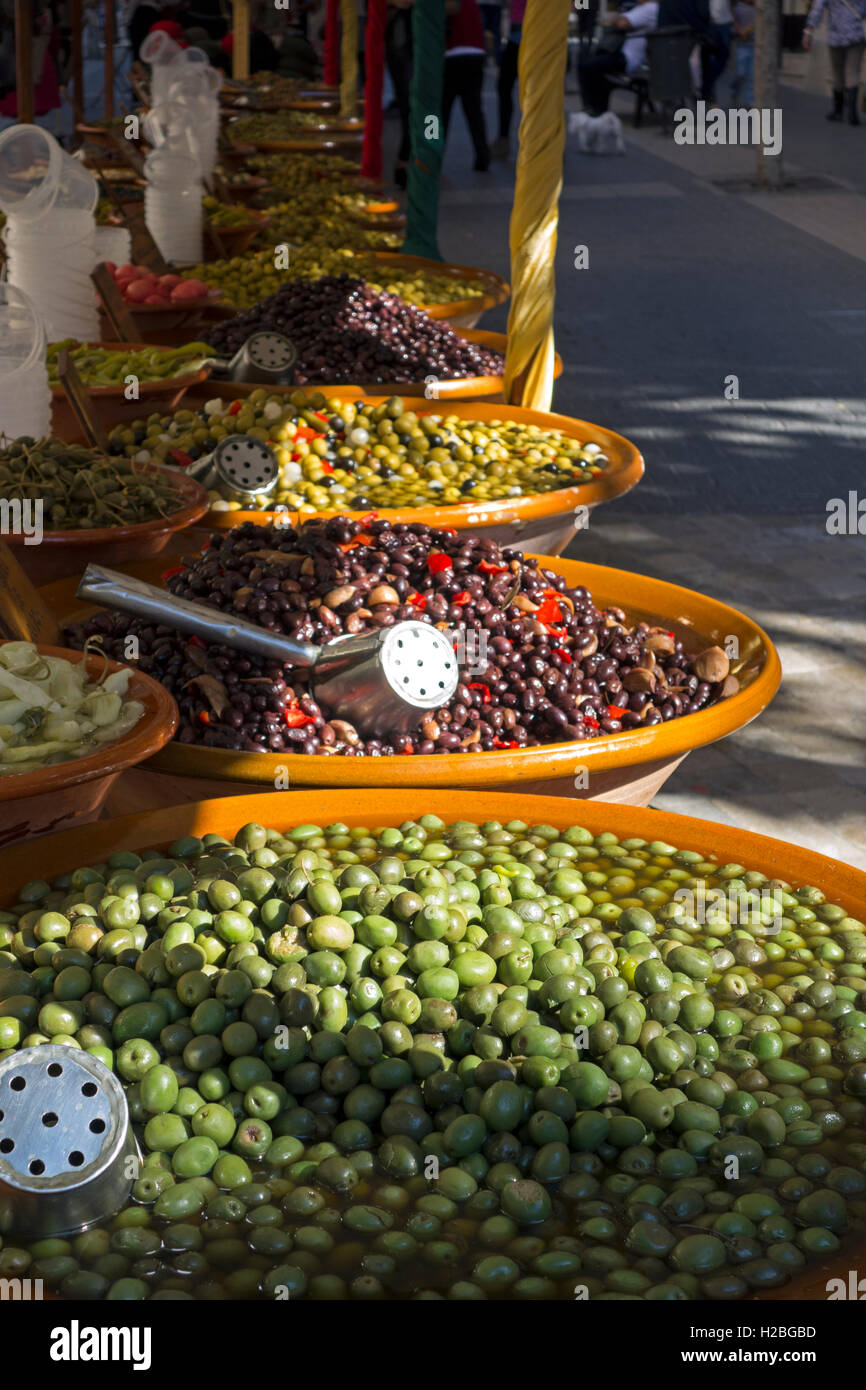 Oliven. Lebensmittel-Markt. Inca. Insel Mallorca. Spanien Stockfoto