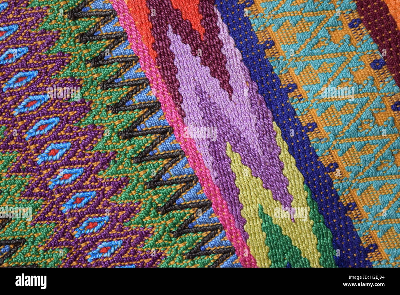 Textur: südamerikanische handgemachte bunten Stoff mit traditionellen Mustern der Streifen & Design, Antigua, Guatemala. Stockfoto