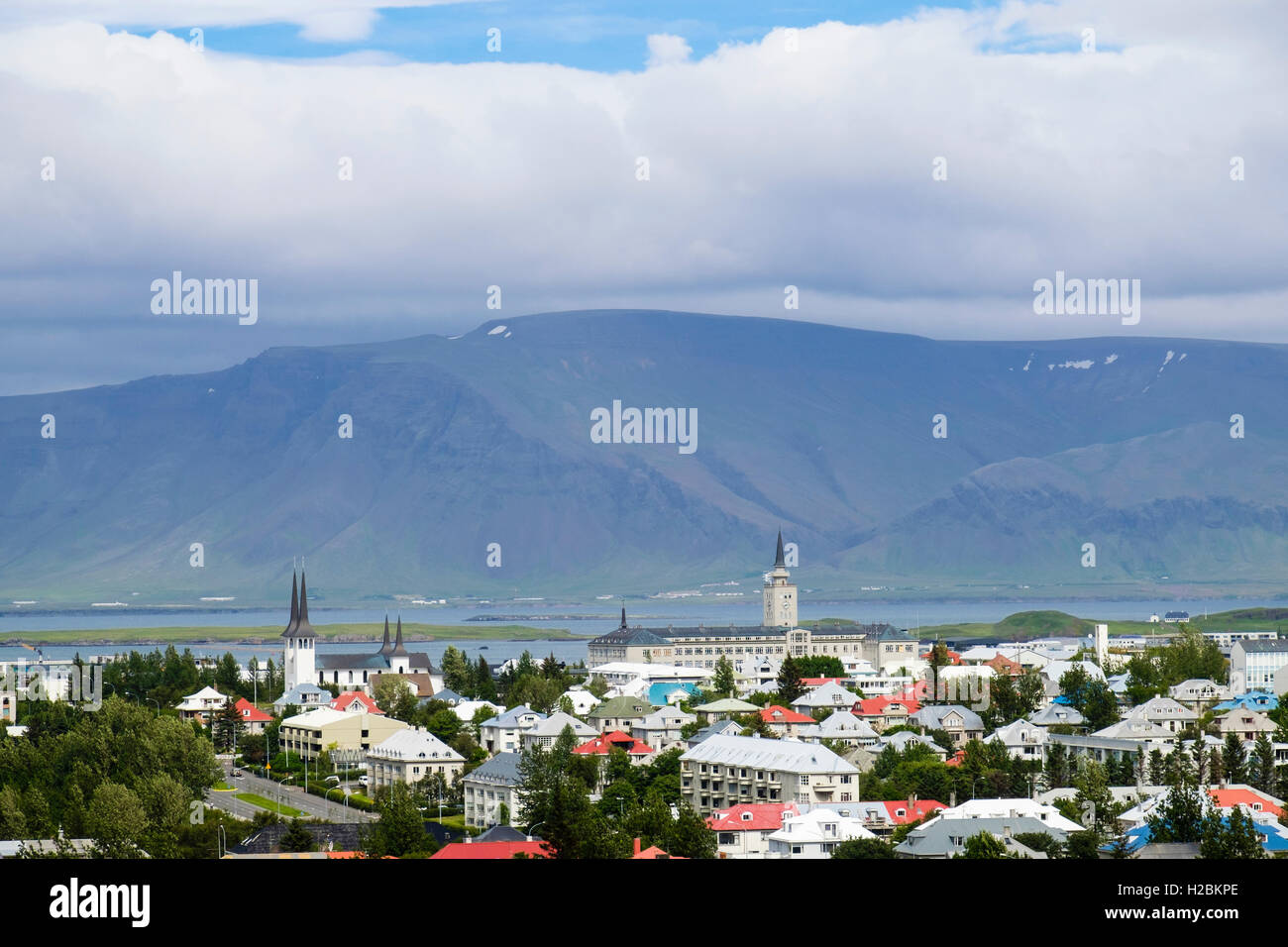 Blick nach Norden zur Küste von Hügel Öskjuhlíð Stadtbild. Reykjavik, Island Stockfoto