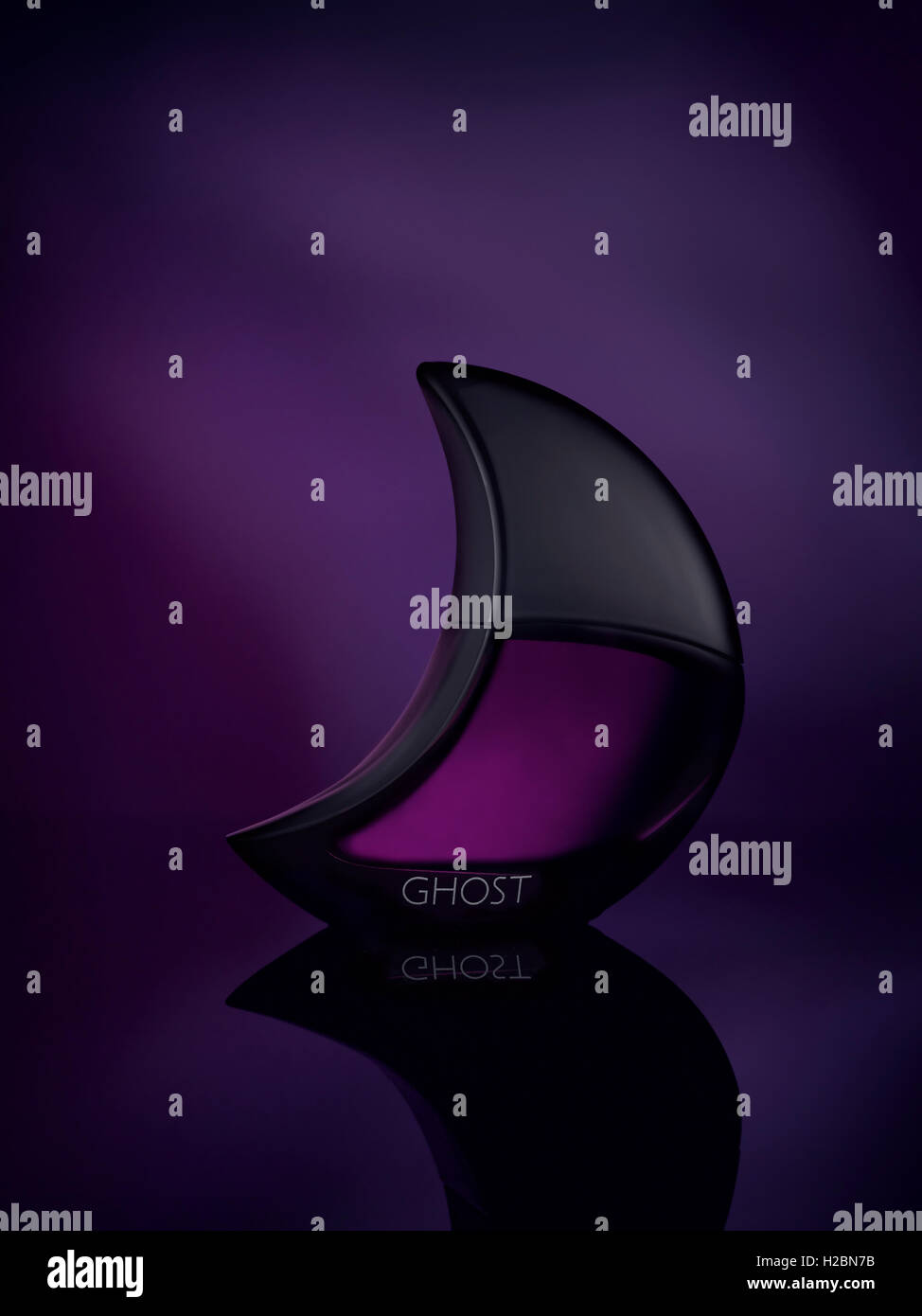 Ghost Deep Night Frauen Eau de Parfum kreatives Produkt erschossen Stockfoto