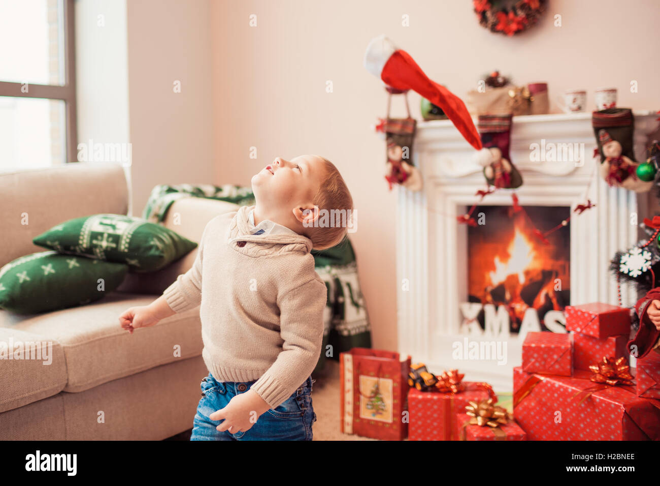 Glückliche Familie in der Weihnachtszeit Stockfoto
