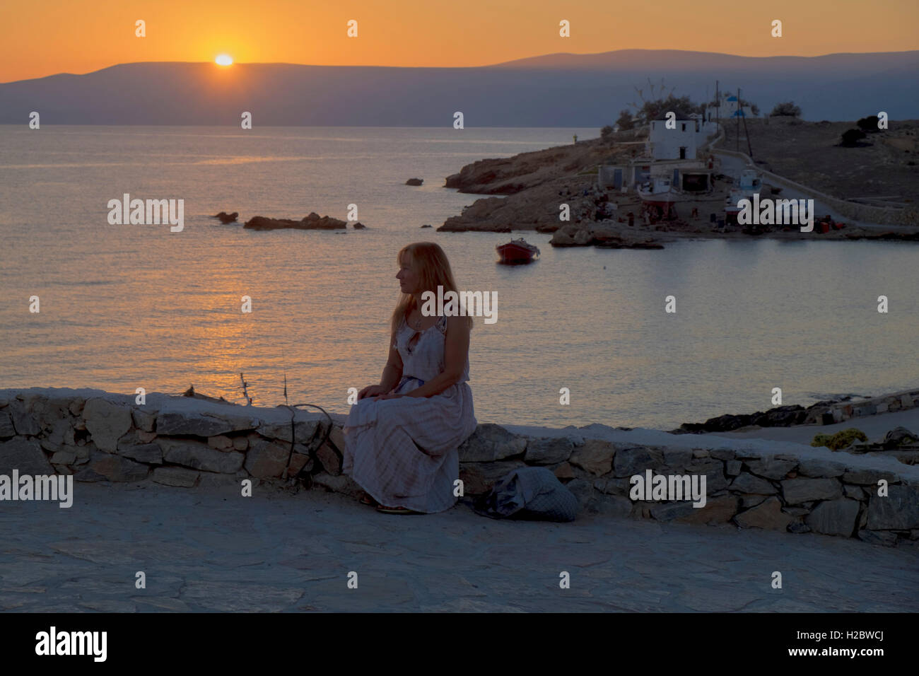 65 Jahre alte Frau in den Urlaub, Insel Koufonisi, Cyclades, Ägäische Inseln, Griechenland, Europa Stockfoto
