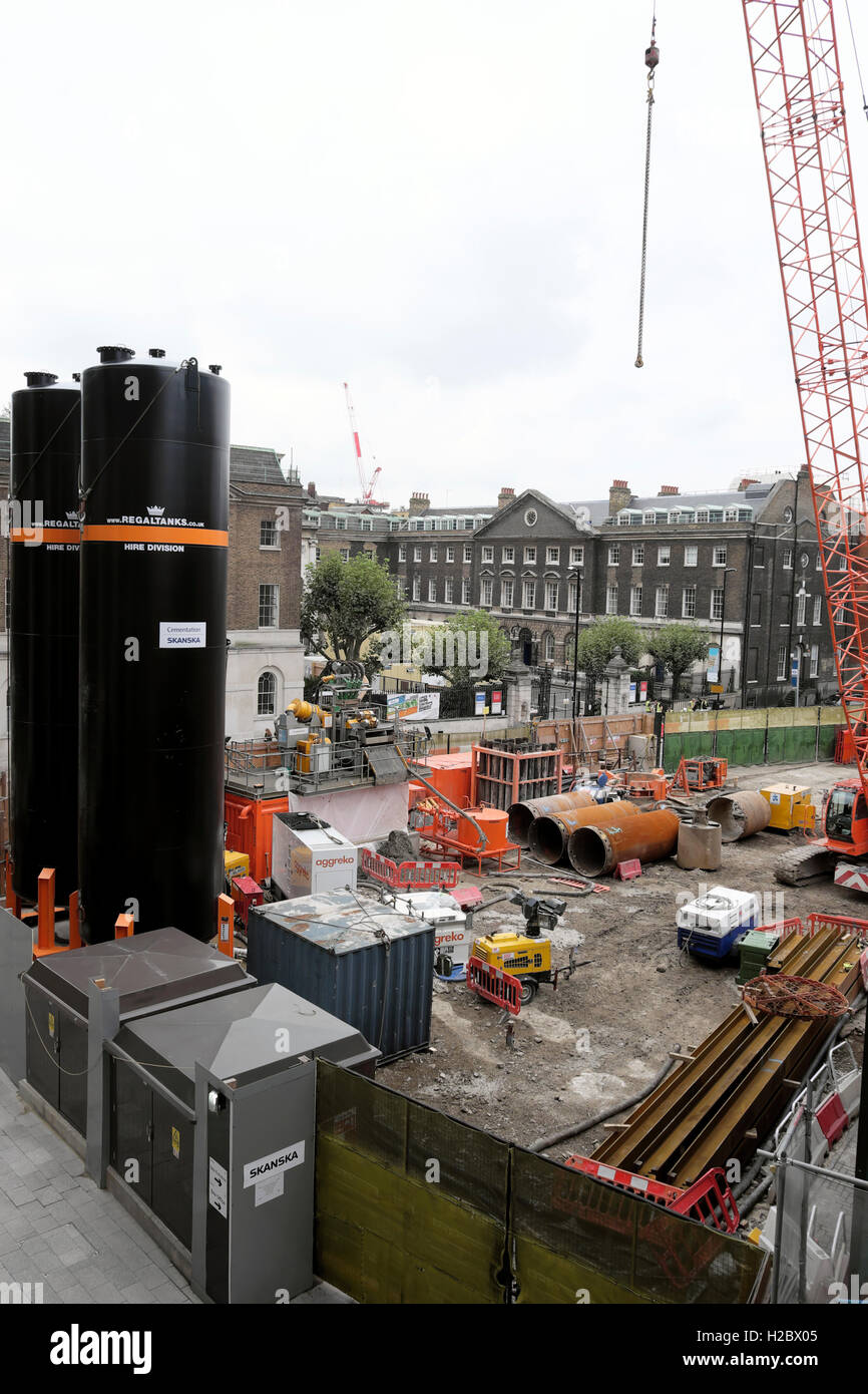 Baustelle am St. Thomas St. Blick auf Kings College Guys Hospital Campus von Shard London SE1 UK KATHY DEWITT Stockfoto