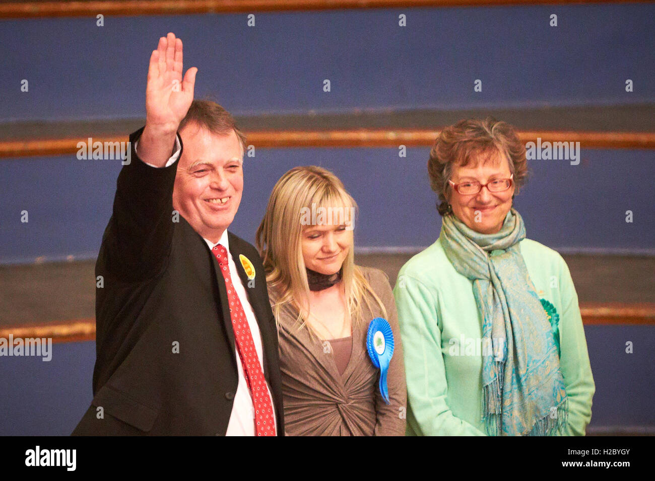 Labour Andrew Smith (L) reagiert nach deklarierten Gewinner des Oxford Ost Wahlkreis bei den Parlamentswahlen 2015 Stockfoto