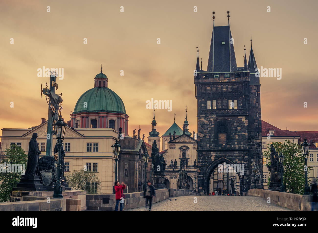 Prag, Tschechische Republik: Charles oder Karluv Brücke in den Sonnenaufgang Stockfoto