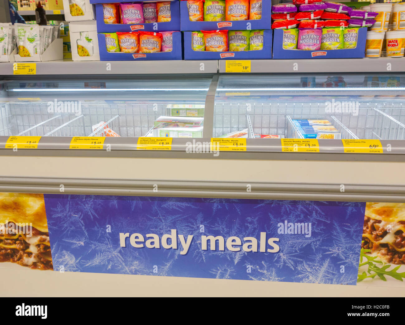 Tiefgekühlte Fertiggerichte in Aldi Supermarkt. England. UK Stockfoto
