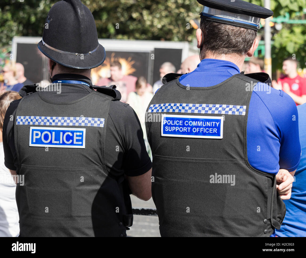 Cleveland Police Force und Community Support Officer patrouillieren zusammen an der Veranstaltung in Stockton on Tees. England. Großbritannien Stockfoto