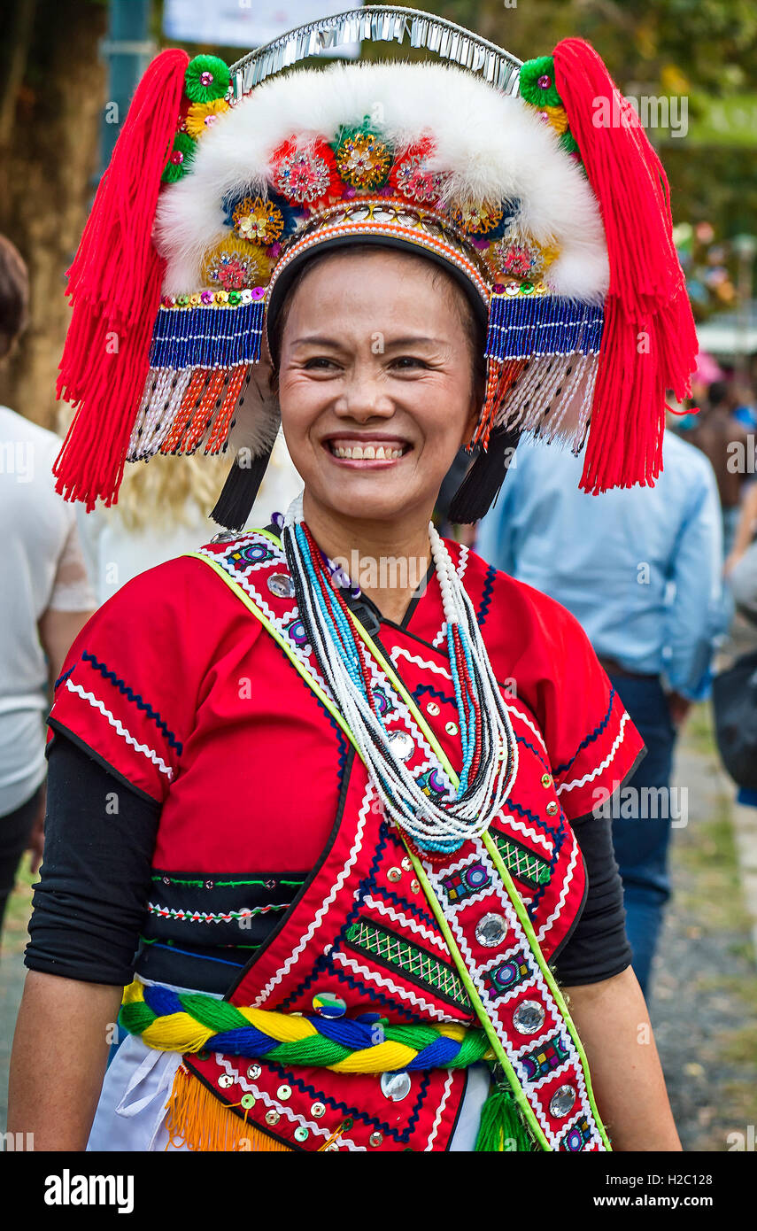 Italien Piemont Turin "Terra Madre - Salone del Gusto 2016' - Mädchen in Taiwan Kleid Stockfoto