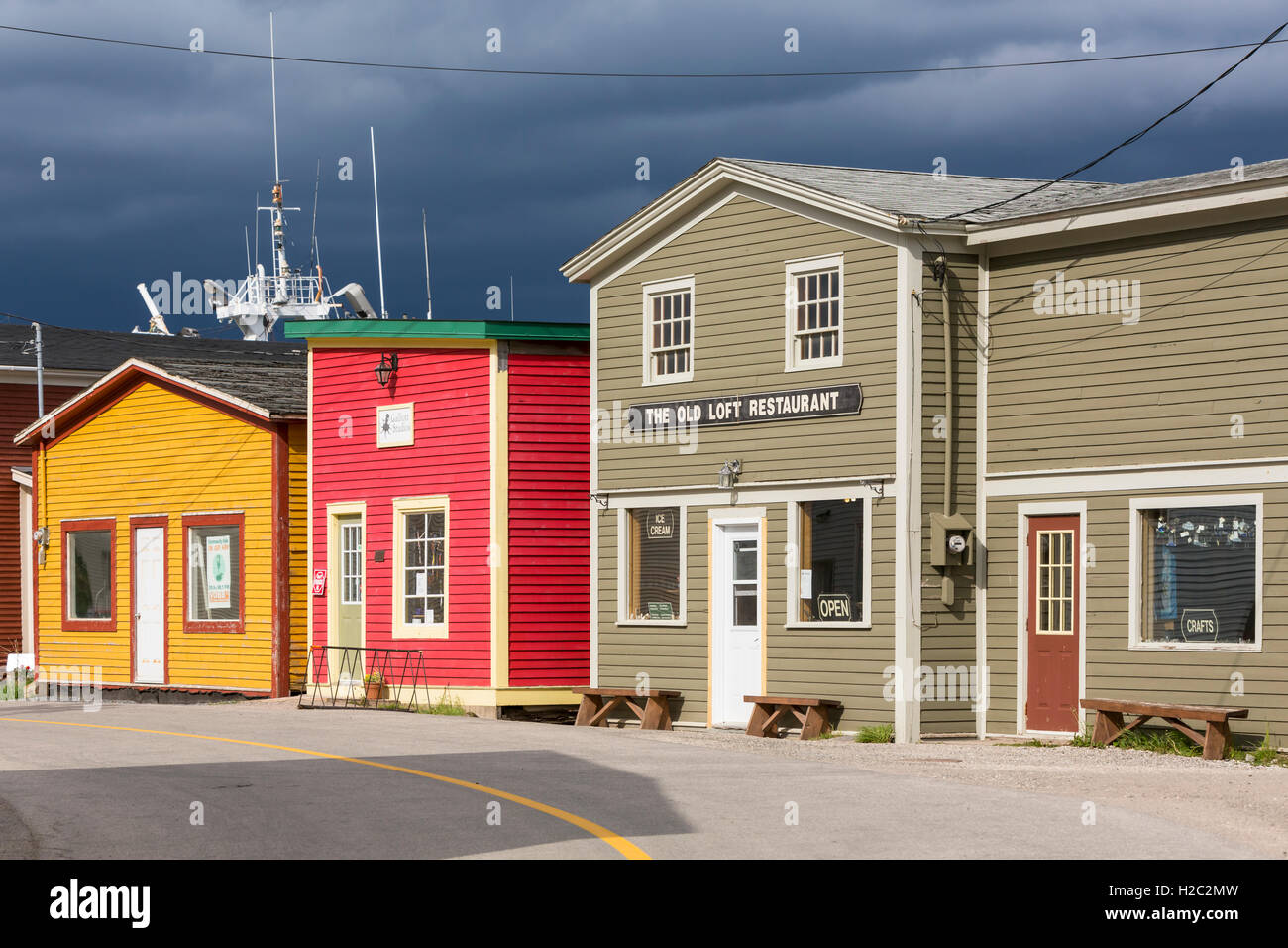 Bunte Läden an Woody Point, Neufundland und Labrador, Kanada. Stockfoto