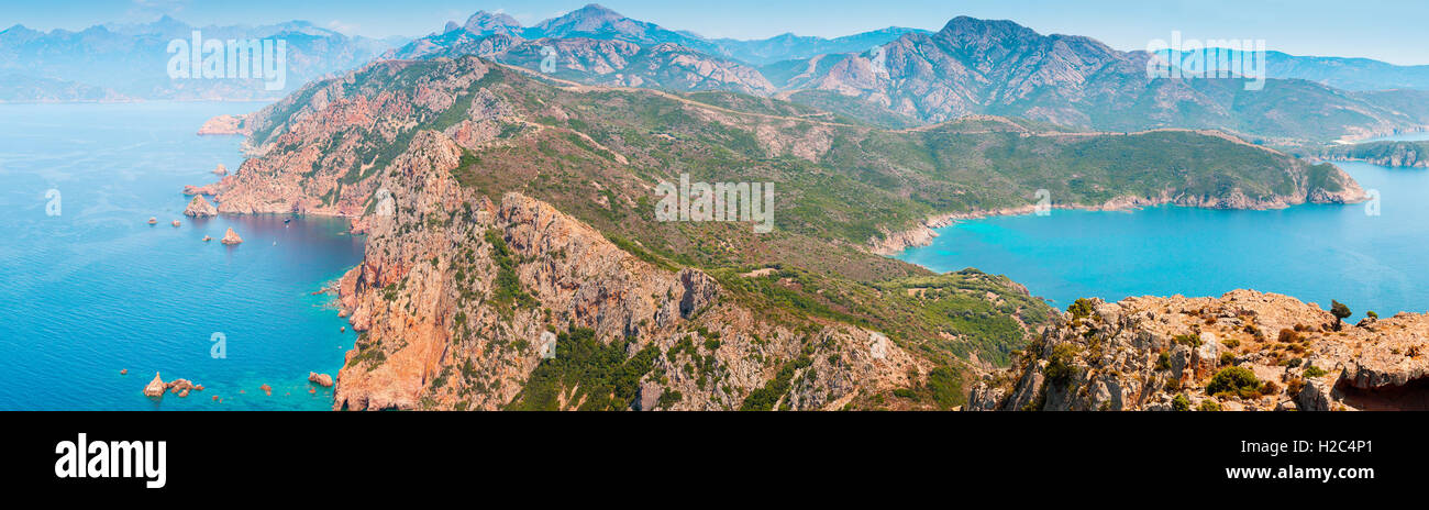 Süd-Korsika. Großen Panorama Küstenlandschaft. Capo Rosso, Piana Region, Corse-du-Sud Stockfoto