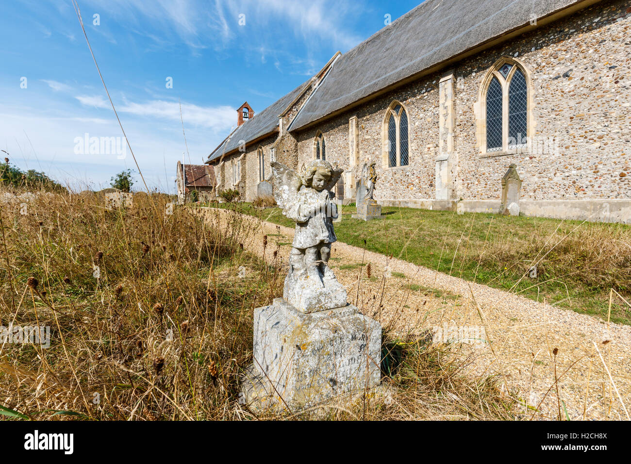 Cherub Grabstein in der St.-Peter Westleton beten, strohgedeckten ein 14. Jahrhundert Kirche im Bezirk Suffolk Coastal, Ost-England Stockfoto