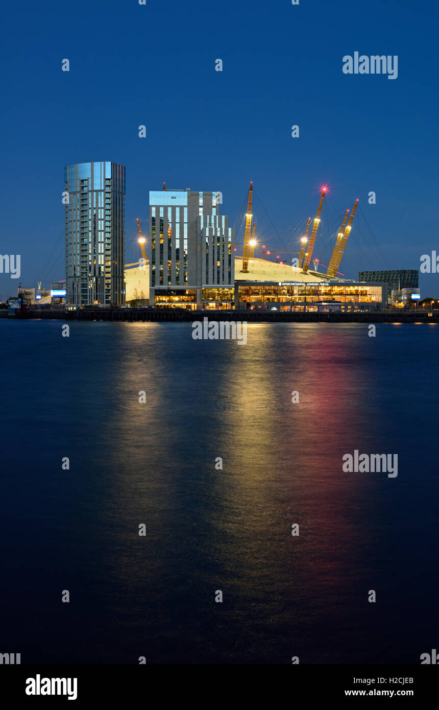 Nachtsicht, Intercontinental Hotel - London der O2, Waterview Antrieb, Halbinsel von Greenwich, London SE10, Vereinigtes Königreich Stockfoto